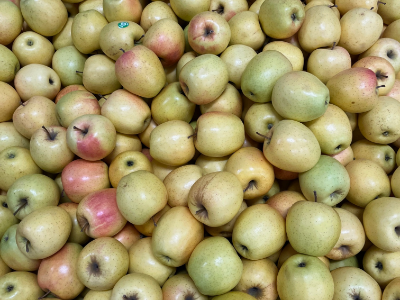 Golden Delicious 1/2 Bushel